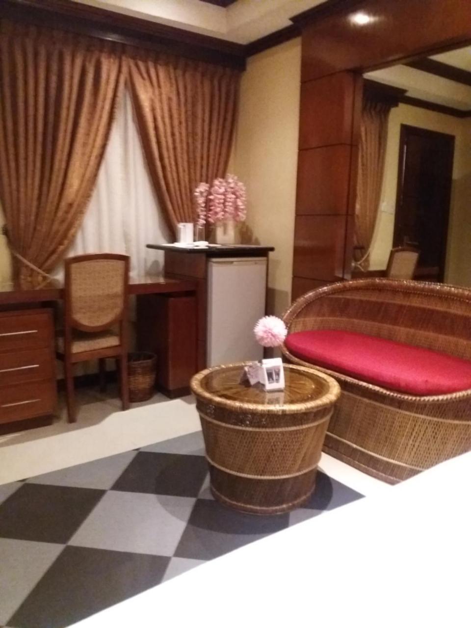 Fields Walking Street Hotel Анхелес Экстерьер фото