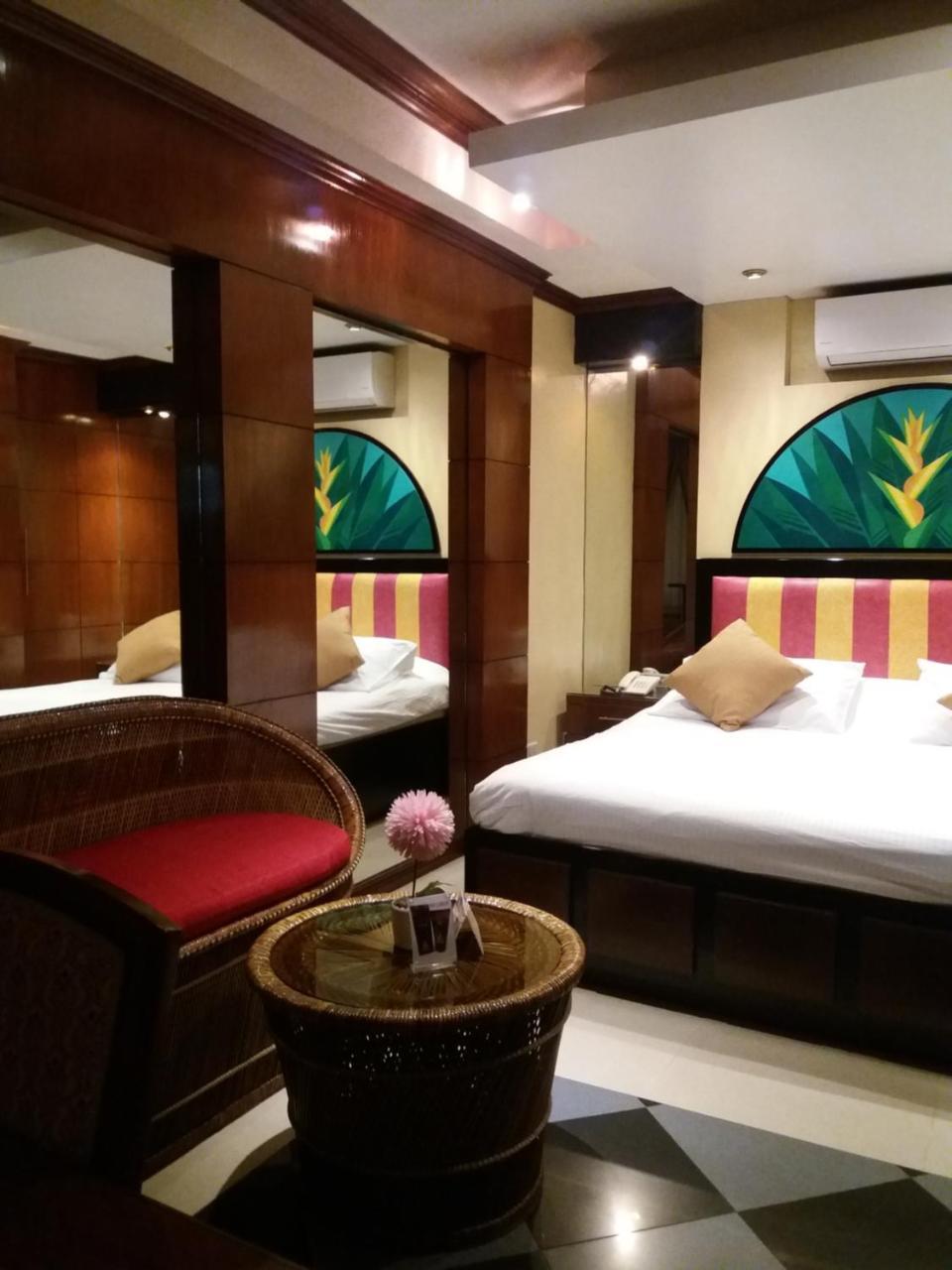 Fields Walking Street Hotel Анхелес Экстерьер фото