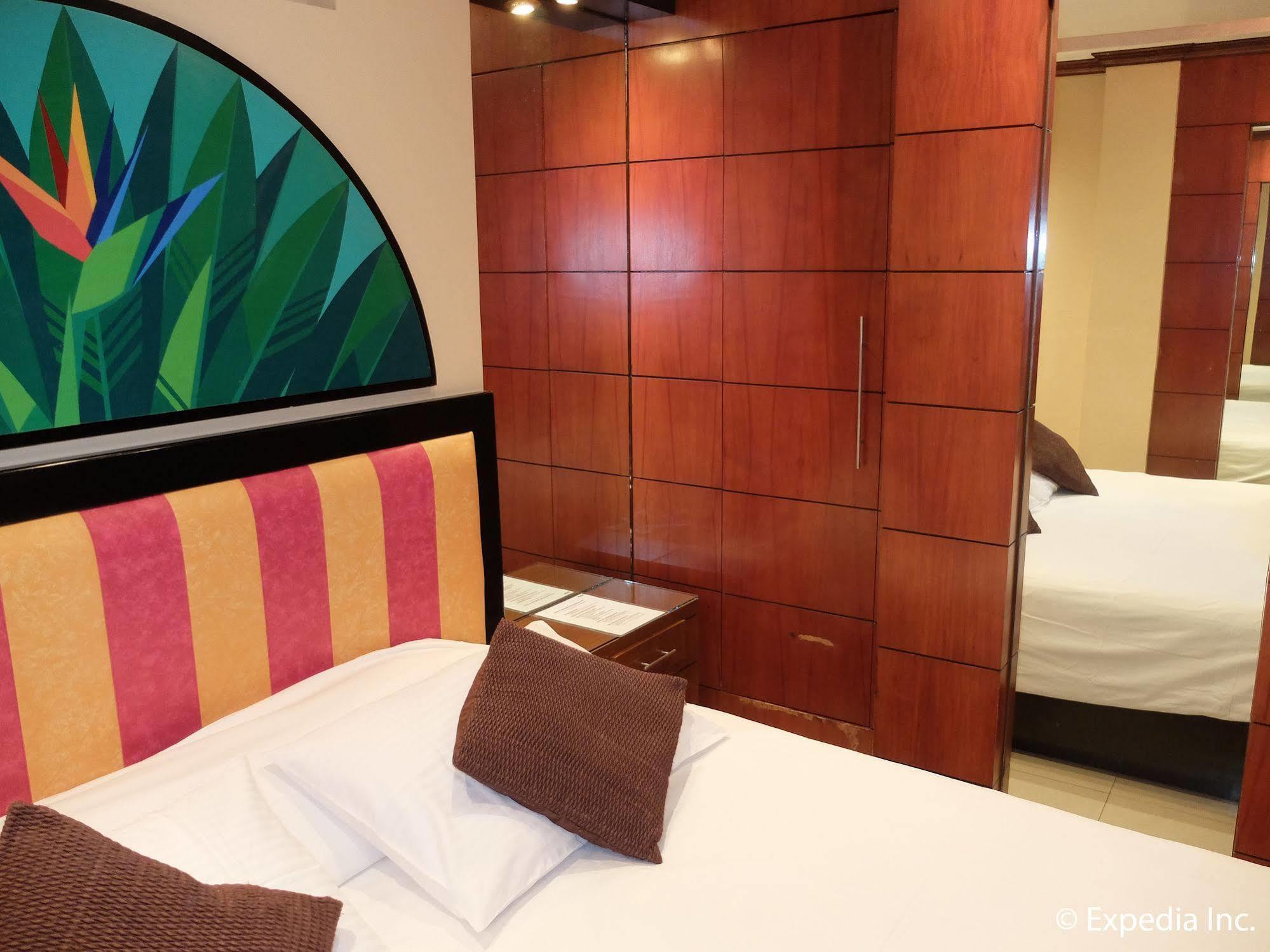 Fields Walking Street Hotel Анхелес Экстерьер фото